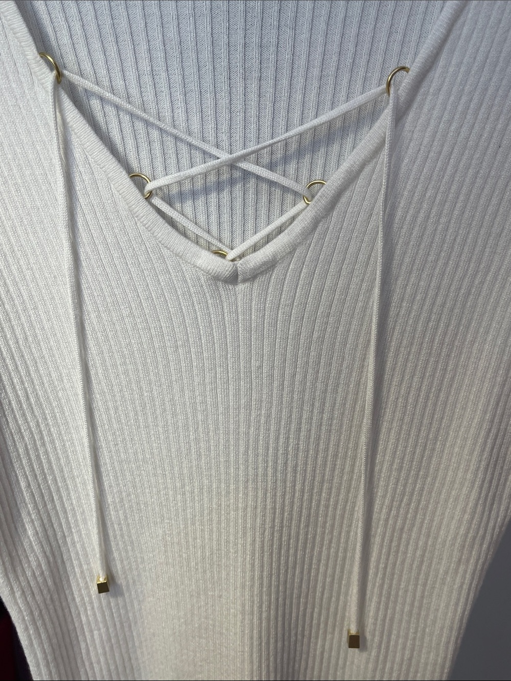 Jennifer Lopez cream-colored lace-up v-neck ribbed sweater - Picture 4 of 5